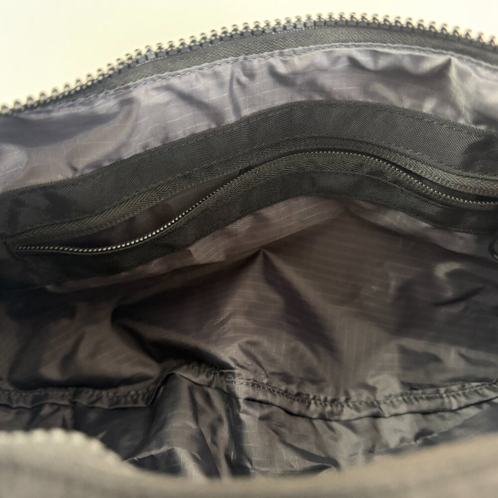 New Black Crossbody Cresent Sling Bag with Storage Pouch Water Restistant - Picture 11 of 11